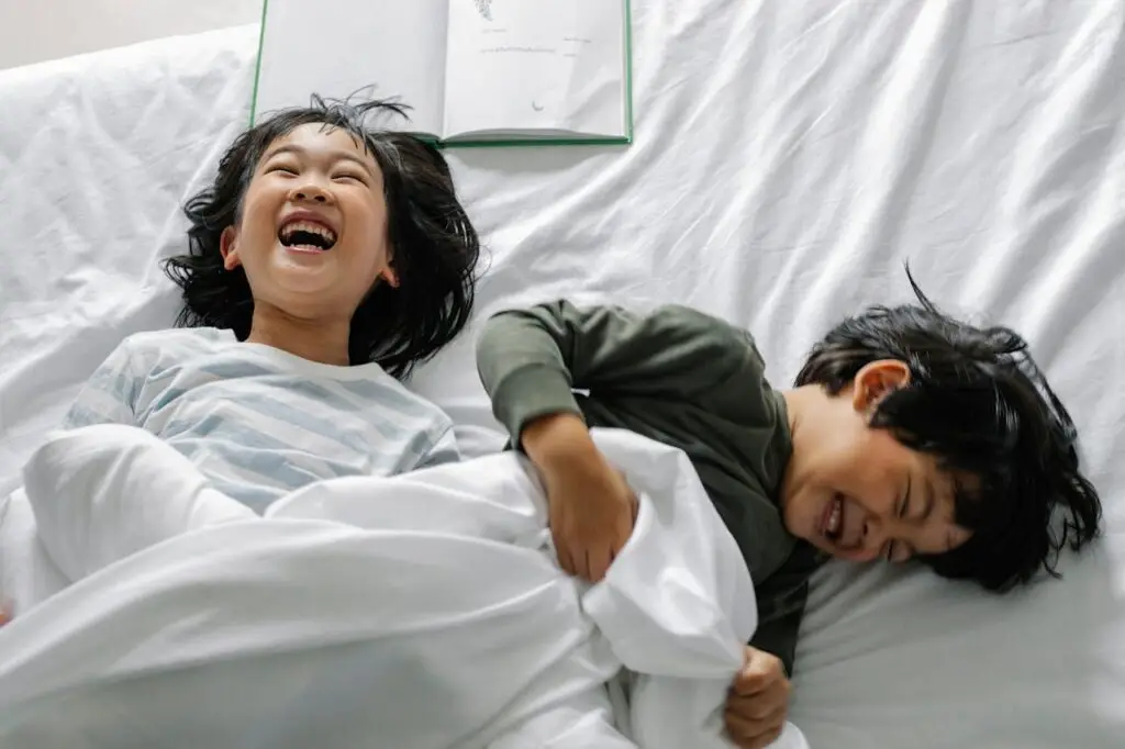 como-aplicar-feng-shui-en-el-dormitorio-de-los-niños-risas-cama